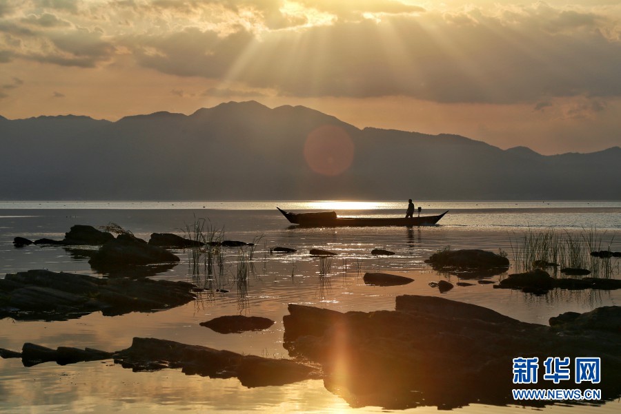 云南旅游景点 - 航拍云南抚仙湖 碧波荡漾琉璃万顷